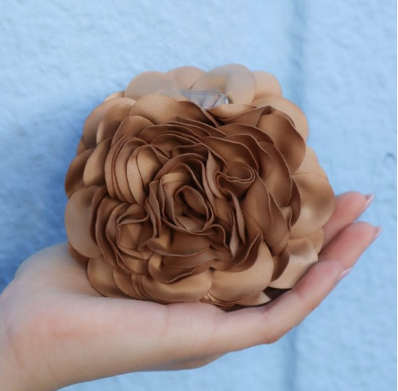 Mola Camélia em Taupe