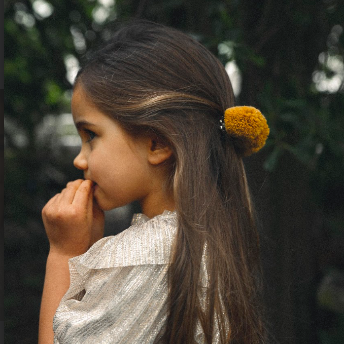 Gancho com Pompons em Amarelo