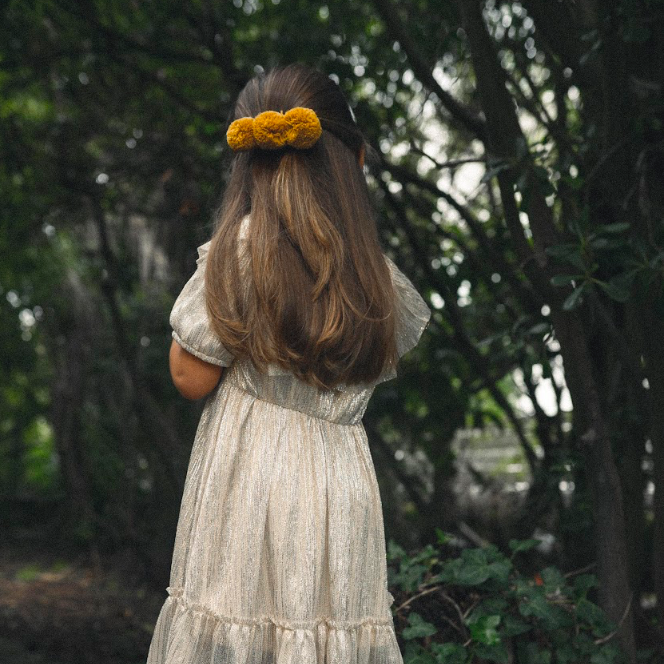 Gancho com Pompons em Amarelo